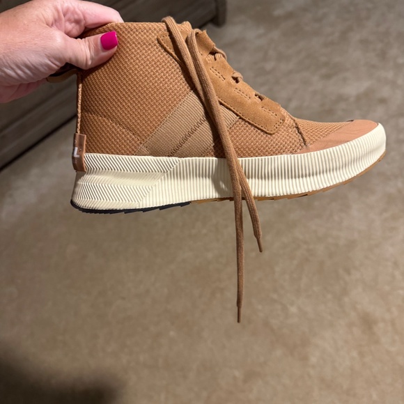 Sorel boots - Picture 6 of 8